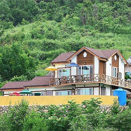 Hanuri Pension Namhae Exterior photo